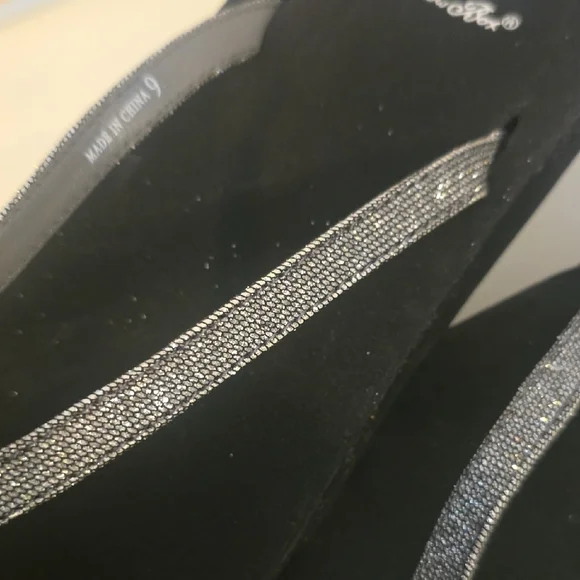 Yellow Box Black Sandals with Silver Glitter Bow - Picture 7 of 9